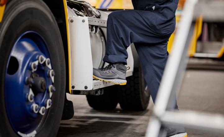 Arvada Mid Work Sneaker (Carbon-Fiber Toe) | Men KEEN Boots