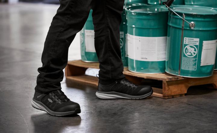 Black Work Sneakers - Vista Energy | Men KEEN Shoes