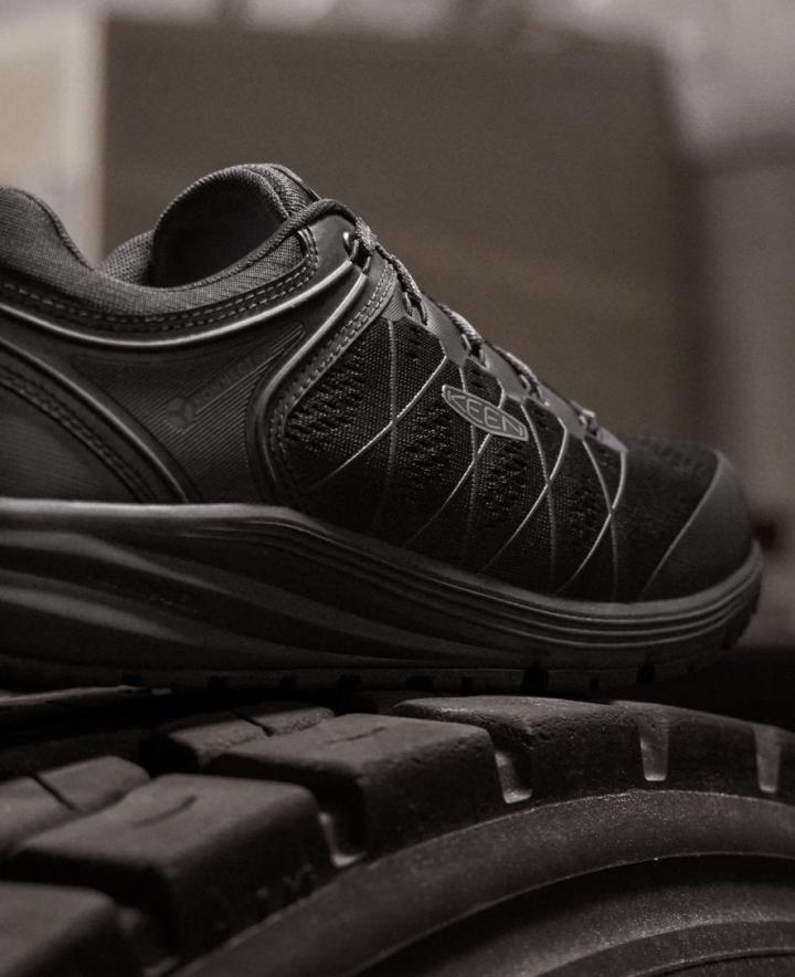 Black Work Sneakers - Vista Energy | Men KEEN Shoes