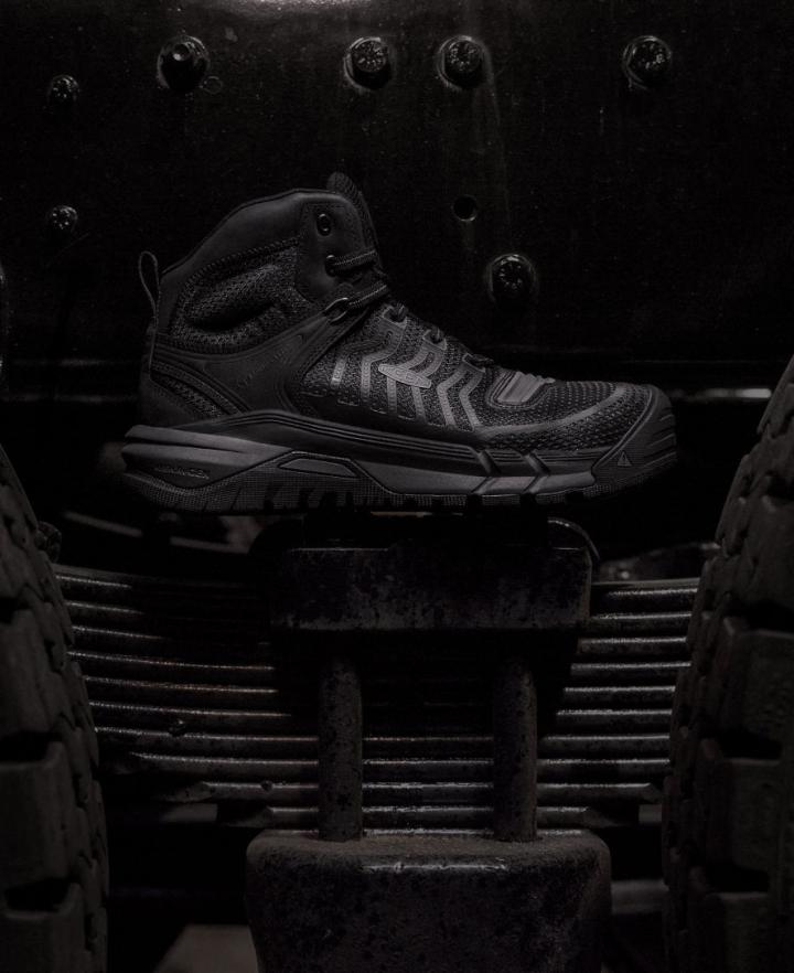 Carbon-Fiber Toe Work Sneakers - Kansas City Mid | Men KEEN Boots