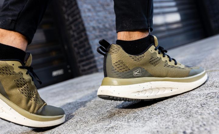 WK400 Martini Olive/Black Leather Walking Shoe | Men KEEN Shoes