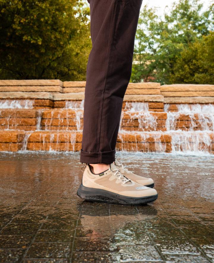 WK400 Waterproof Black Walking Shoe | Men KEEN Shoes