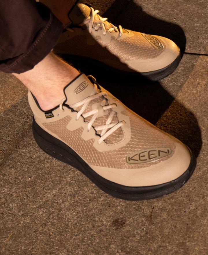 WK400 Waterproof Black Walking Shoe | Men KEEN Shoes