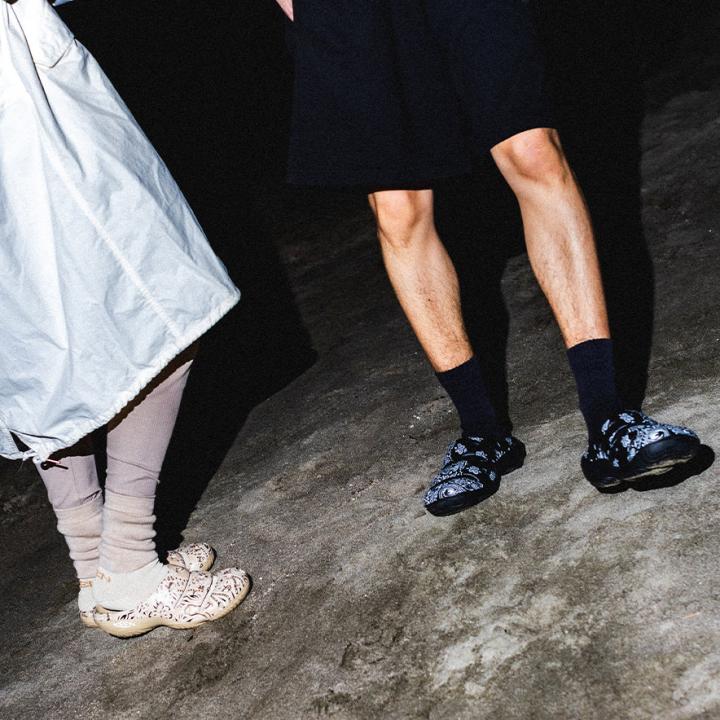 Yogui Arts H&amp;S Black Slide | Men KEEN Sandals