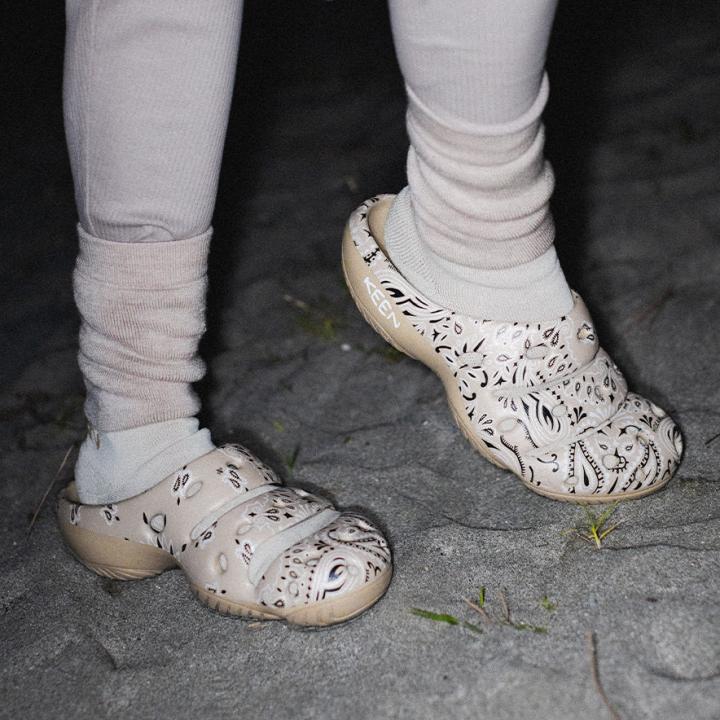 Yogui Arts H&amp;S Sand Slide | Women KEEN Slip-Ons